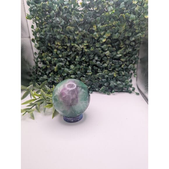 Large rainbow fluorite Sphere witchy UV collectible crystal purple pink snow - Picture 4 of 7